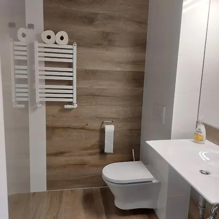 Apartamety Czarna Gora 0404 公寓 3*